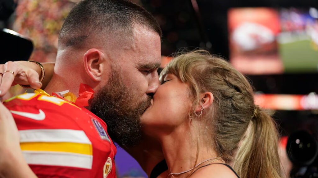 Taylor Swift kisses Travis Kelce